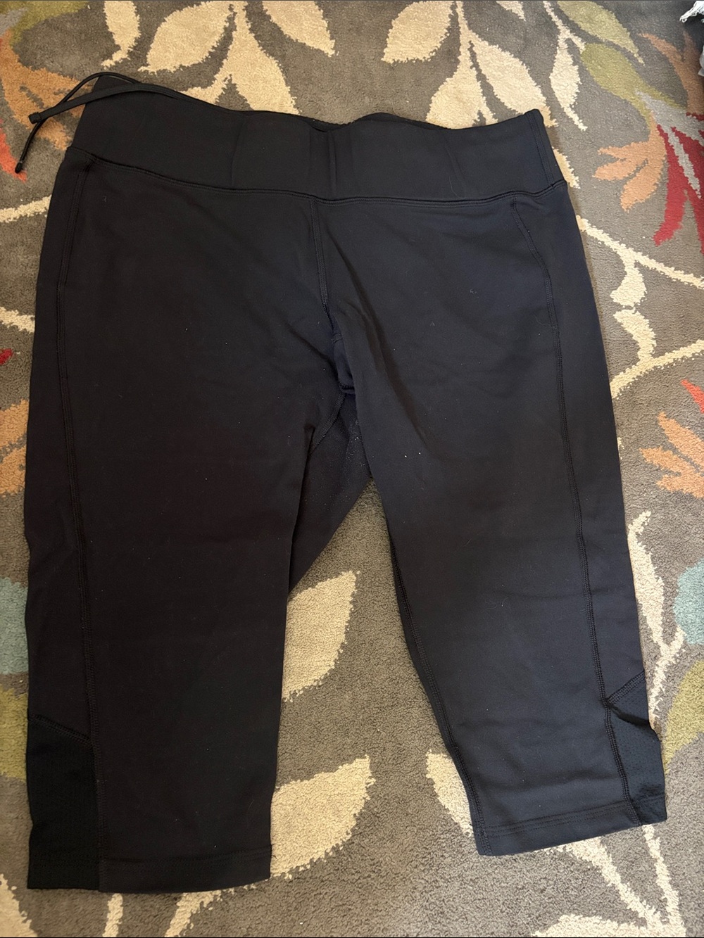 Lucy Black Cropped Leggings